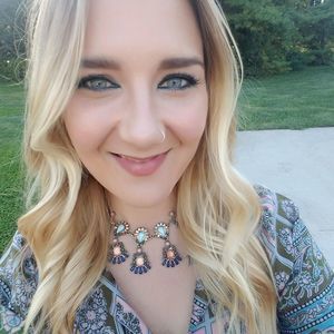 Meet your Posher, Holly